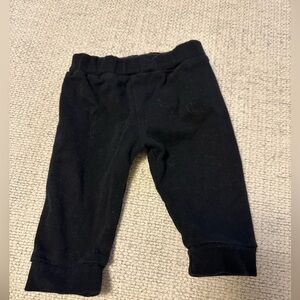 Kid pants with bear on the back